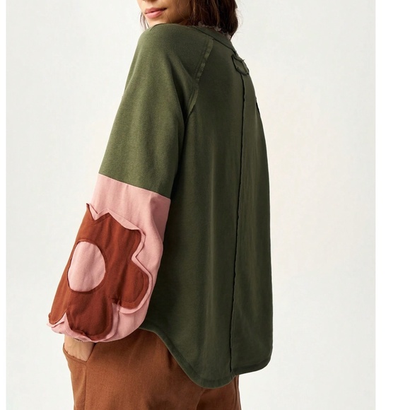 Solid Color Block Floral Patch Loose Fit Sweatshirt Top - Picture 2 of 6